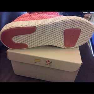 Adidas pink tennis shoes